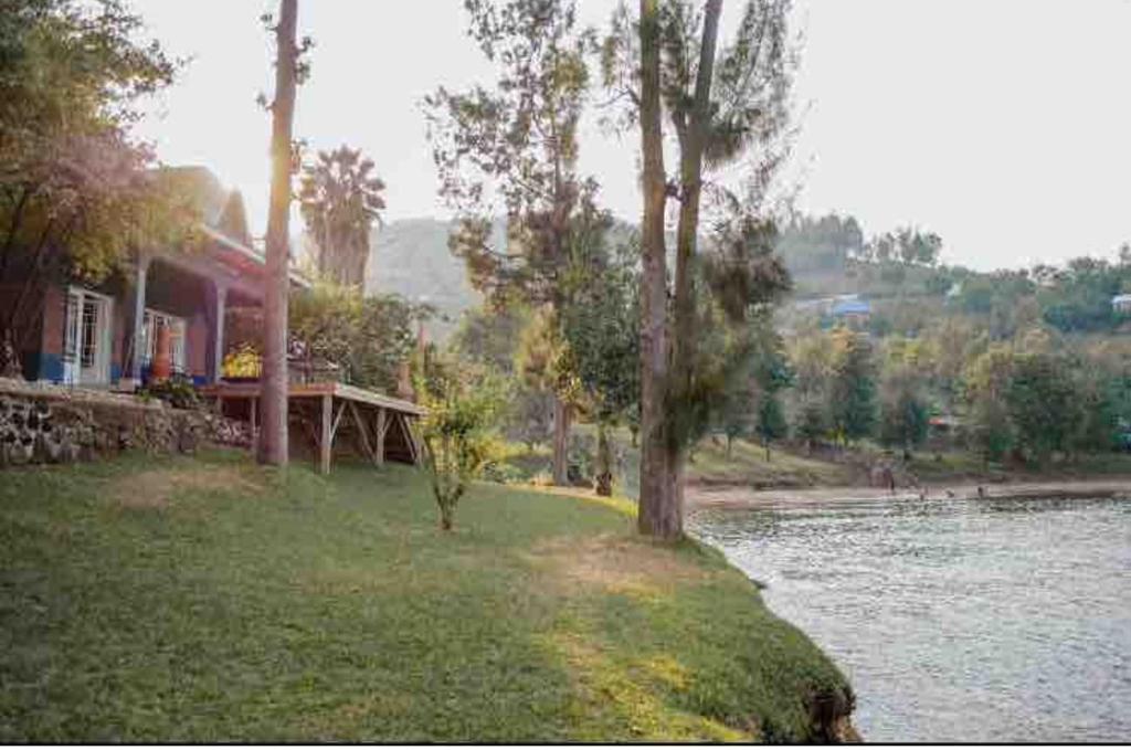 Lakeside Homestay in Rutsiro